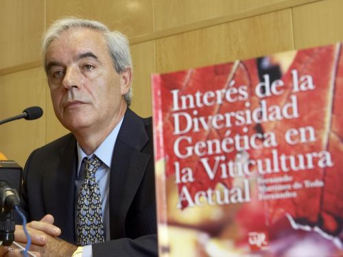 El profesor Martínez de Toda considera que "el viticultor riojano destaca por su patrimonio cultural vitivinícola y su preparación técnica".